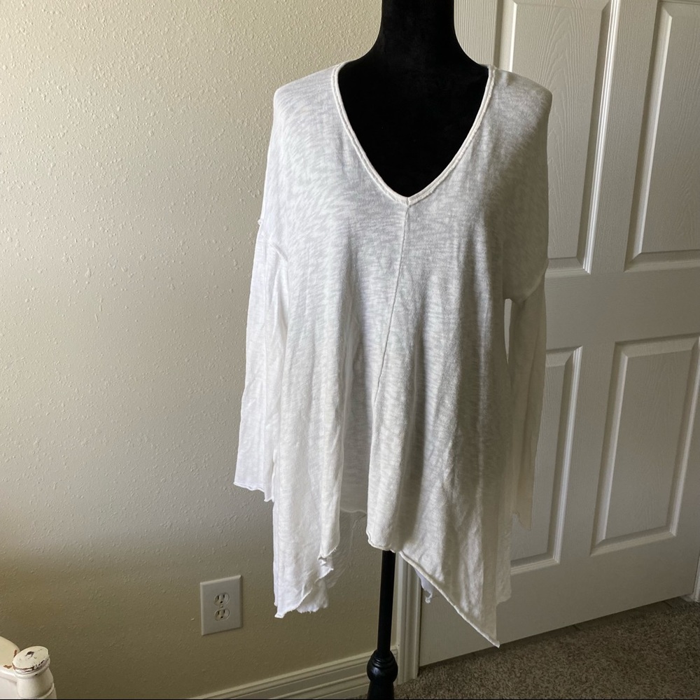 Sharkbite Hem White Tunic long sleeve V Neckline Blouse Top Oversized Fl…